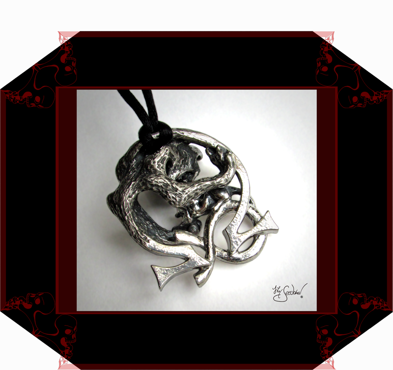 LilySeedorna-OrnamentumExMedio-Katzenanhänger-Alpha_und_Omega_Anhänger-organisches_fantastisches_barockes_Design-Fantasyschmuck-Gothic-Silber-Vanitassymbol-3-Lily-Seedorna_ist_eingetragenes_Markenzeichen