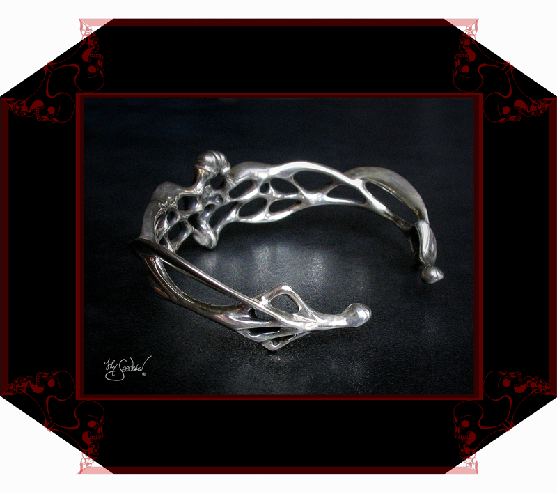 LilySeedorna-OrnamentumExMedio-Beltane_Armreif-Beltanefest-Armspange_Beltane-barockes_Design-Fantasyschmuck-Gothic-Silber-Drachenschmuck-Lily-Seedorna_ist_eingetragenes_Markenzeichen-4