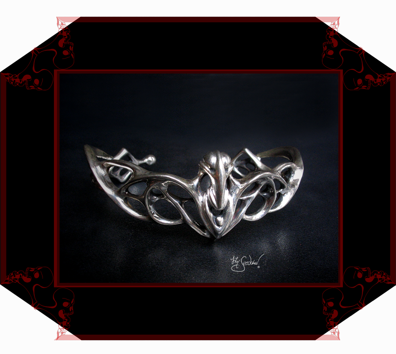 LilySeedorna-OrnamentumExMedio-Beltane_Armreif-Beltanefest-Armspange_Beltane-barockes_Design-Fantasyschmuck-Gothic-Silber-Drachenschmuck-Lily-Seedorna_ist_eingetragenes_Markenzeichen-5