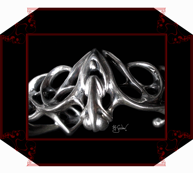 LilySeedorna-OrnamentumExMedio-Beltane_Armreif-Beltanefest-Armspange_Beltane-barockes_Design-Fantasyschmuck-Gothic-Silber-Drachenschmuck-Lily-Seedorna_ist_eingetragenes_Markenzeichen-6