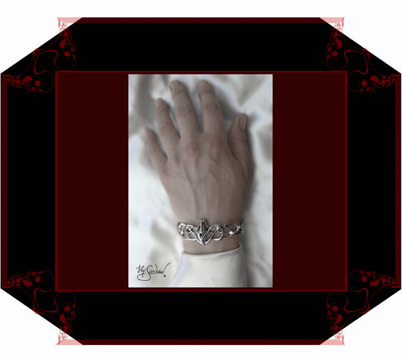 LilySeedorna-OrnamentumExMedio-Beltane_Armreif-Beltanefest-Armspange_Beltane-barockes_Design-Fantasyschmuck-Gothic-Silber-Drachenschmuck-Lily-Seedorna_ist_eingetragenes_Markenzeichen-2