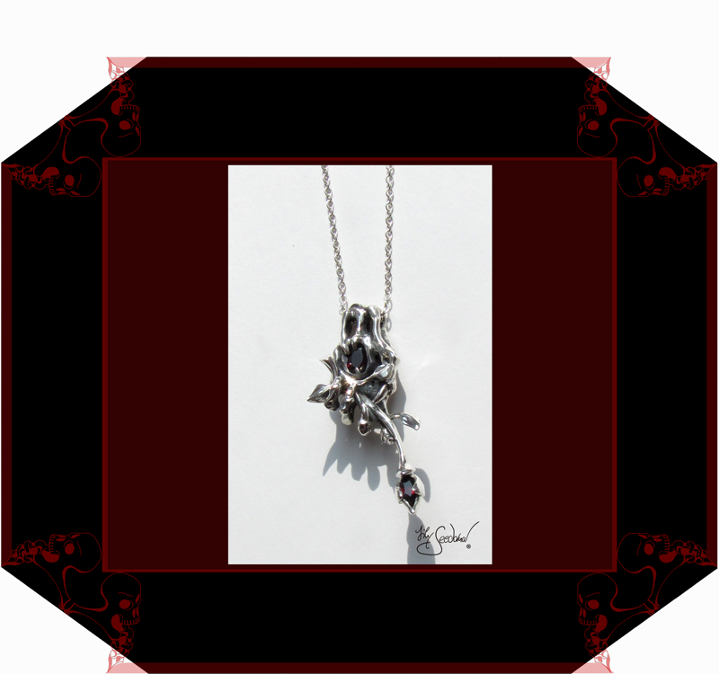LilySeedorna-OrnamentumExMedio-HandAnhänger_Handzeichen_4_IV_3-Unikat-organisches_fantastisches_barockes_Design-Autorenschmuck-Fantasyschmuck-Gothic-Silber-Drachenschmuck-Lily-Seedorna_ist_eingetragenes_Markenzeichen