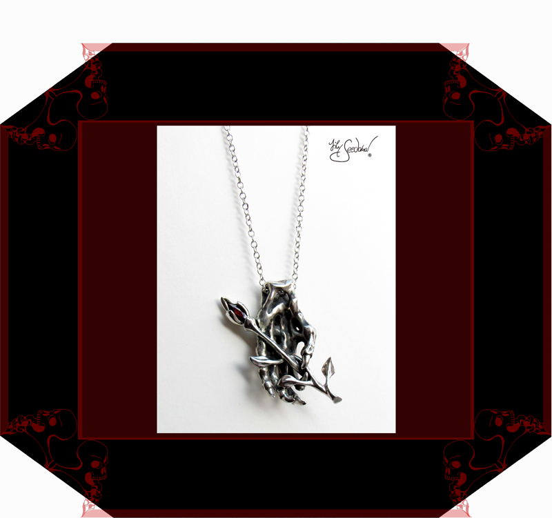LilySeedorna-OrnamentumExMedio-HandAnhänger_Handzeichen_5_V_3-Unikat-organisches_fantastisches_barockes_Design-Autorenschmuck-Fantasyschmuck-Gothic-Silber-Drachenschmuck-Lily-Seedorna_ist_eingetragenes_Markenzeichen