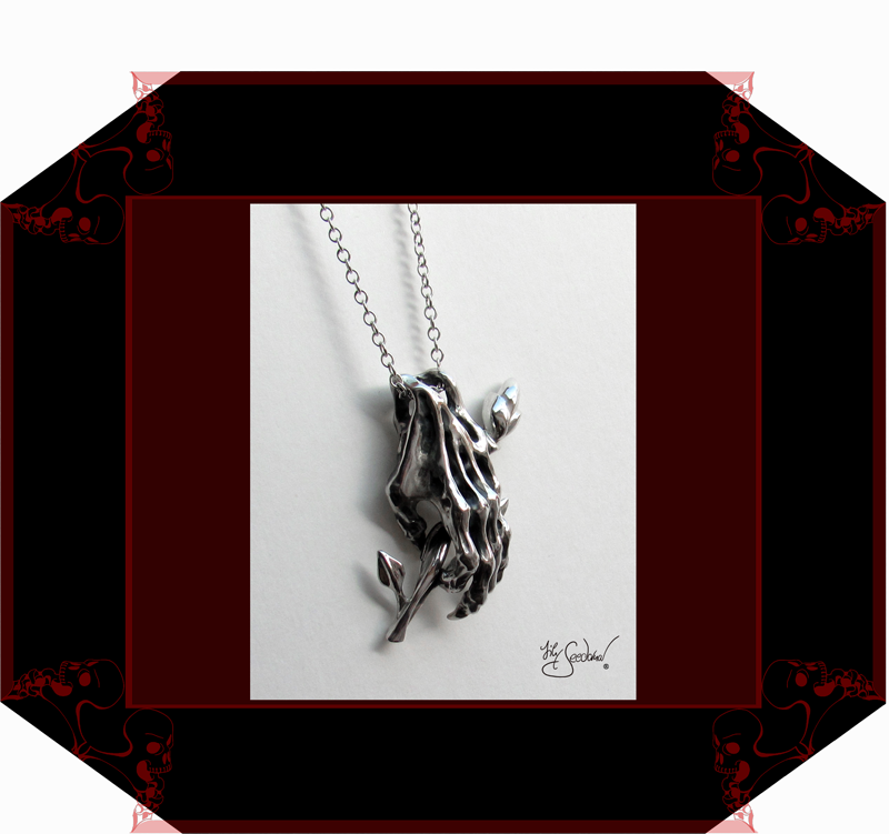 LilySeedorna-OrnamentumExMedio-HandAnhänger_Handzeichen_5_V_4-Unikat-organisches_fantastisches_barockes_Design-Autorenschmuck-Fantasyschmuck-Gothic-Silber-Drachenschmuck-Lily-Seedorna_ist_eingetragenes_Markenzeichen