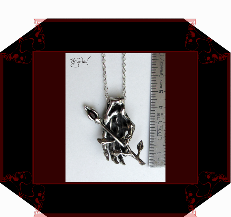LilySeedorna-OrnamentumExMedio-HandAnhänger_Handzeichen_5_V_6-Unikat-organisches_fantastisches_barockes_Design-Autorenschmuck-Fantasyschmuck-Gothic-Silber-Drachenschmuck-Lily-Seedorna_ist_eingetragenes_Markenzeichen