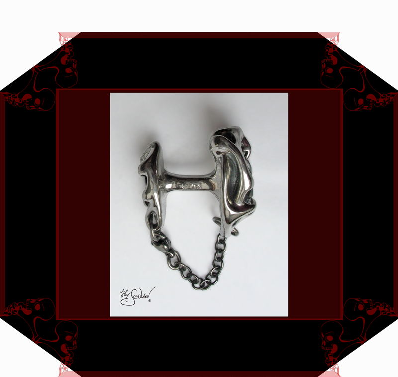 LilySeedorna-OrnamentumExMedio-Manschettenknöpfe_Noble_Understatement-3-organisches_fantastisches_barockes_Design-Autorenschmuck-Fantasyschmuck-Gothic-Silber-Drachenschmuck-Lily-Seedorna_ist_eingetragenes_Markenzeichen