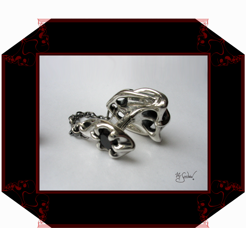 LilySeedorna-OrnamentumExMedio-Manschettenknöpfe_Noble_Understatement-4-organisches_fantastisches_barockes_Design-Autorenschmuck-Fantasyschmuck-Gothic-Silber-Drachenschmuck-Lily-Seedorna_ist_eingetragenes_Markenzeichen