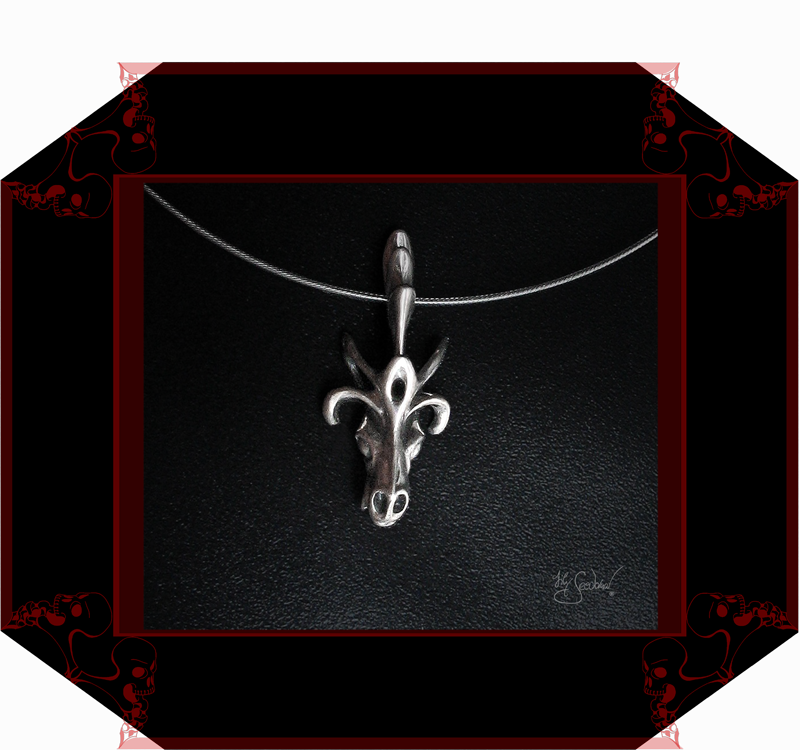 LilySeedorna-OrnamentumExMedio-Anhänger_Schottischer_Adel_1-front-organisches_fantastisches_barockes_Design-Autorenschmuck-Fantasyschmuck-Gothic-Silber-Drachenschmuck-Lily-Seedorna_ist_eingetragenes_Markenzeichen