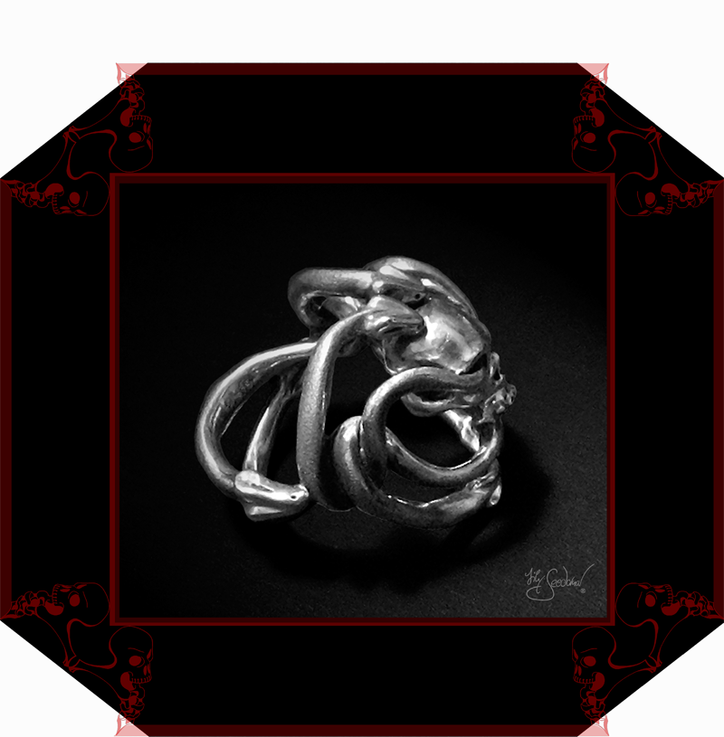 LilySeedorna-OrnamentumExMedio-Vanitasgedanke-Vanitasring-Ring_Vanitas2-1-barockes_Design-Fantasyschmuck-Gothic-Silber-Drachenschmuck-Lily-Seedorna_ist_eingetragenes_Markenzeichen