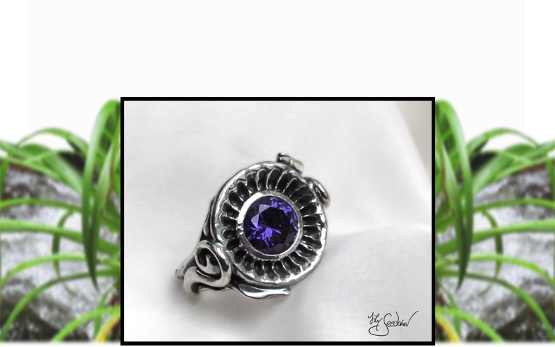 Lily Seedorna, SeebacherDesign, Blütenring in 925er Silber, Ring in Blütenform, florales barockes organisches Design, Gartenschmuck, Gothic, mit Zirkonia amethystfarben, Lily Seedorna ist eingetragenes Markenzeichen