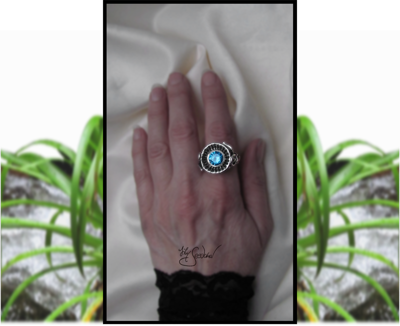 Lily Seedorna, SeebacherDesign, Blütenring in 925er Silber, Ring in Blütenform, florales barockes organisches Design, Gartenschmuck, Gothic, mit eisblauem Zirkonia, Lily Seedorna ist eingetragenes Markenzeichen