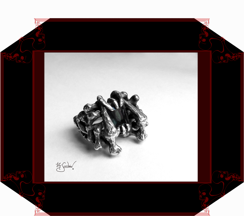 LilySeedorna-OrnamentumExMedio-Vanitasgedanke-RawPieces_Ring_synth_Turmalin_3-2-organisches_fantastisches_barockes_Design-Autorenschmuck-Fantasyschmuck-Gothic-Silber-Drachenschmuck-Lily-Seedorna_ist_eingetragenes_Markenzeichen